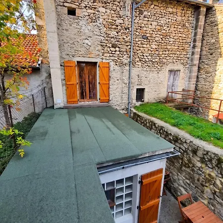 Maison Spacieuse Avec Jardin A Bel-air-val-d'ance Nyaraló